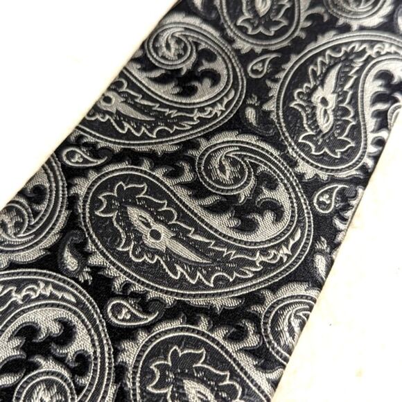 Vintage Men's Handmade Silk X-Long Black and Silver Paisley Print Tie - Picture 8 of 12